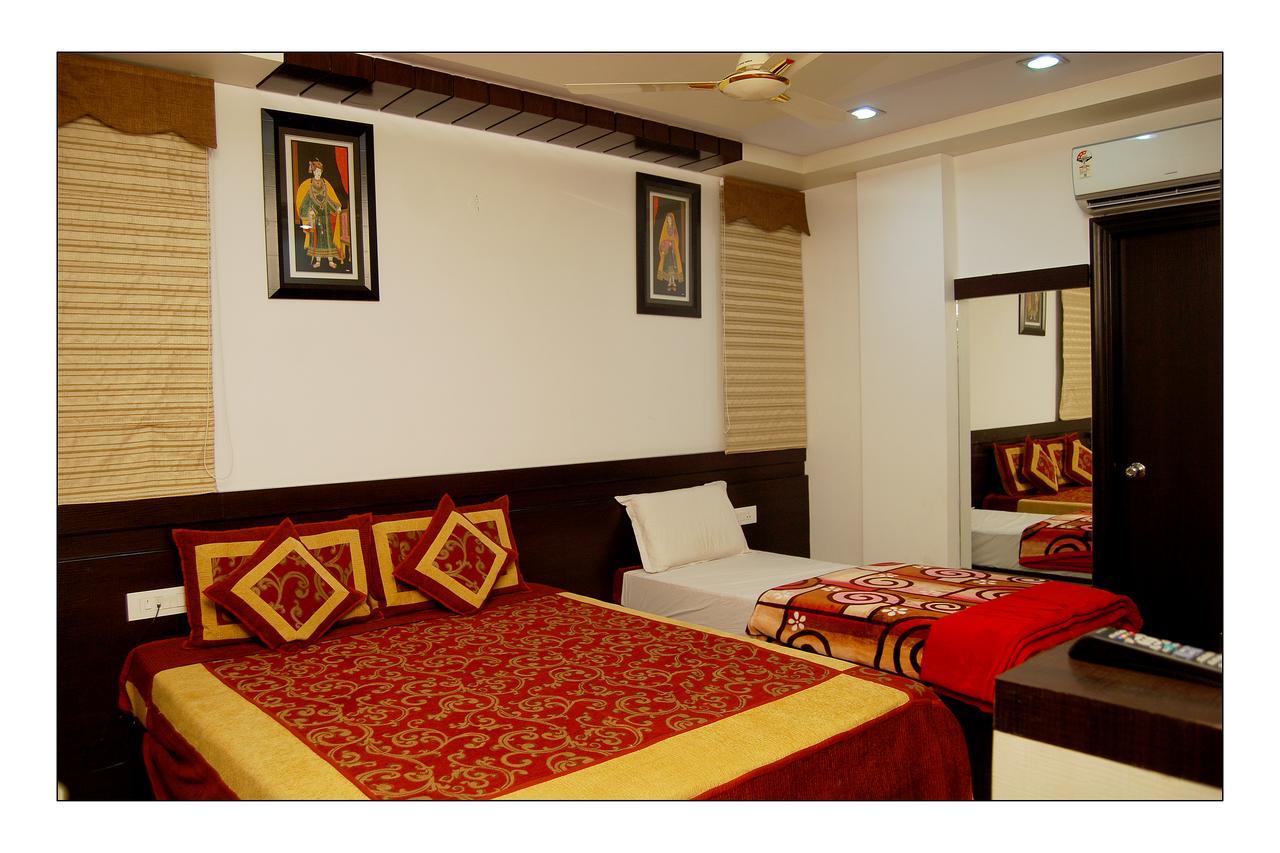 Hotel Jinendra Palace Džajpur Exteriér fotografie