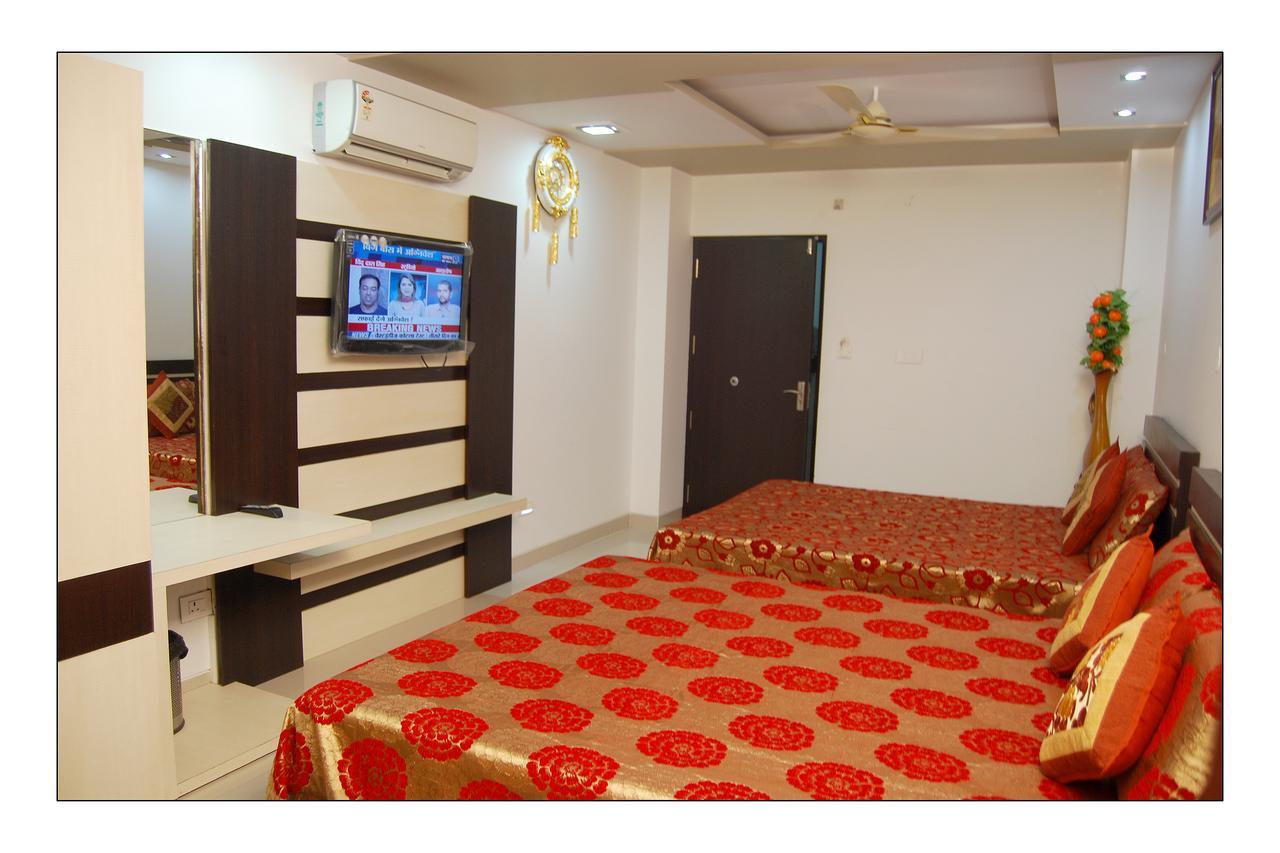 Hotel Jinendra Palace Džajpur Exteriér fotografie
