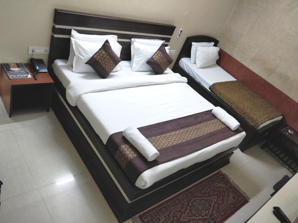 Hotel Jinendra Palace Džajpur Exteriér fotografie