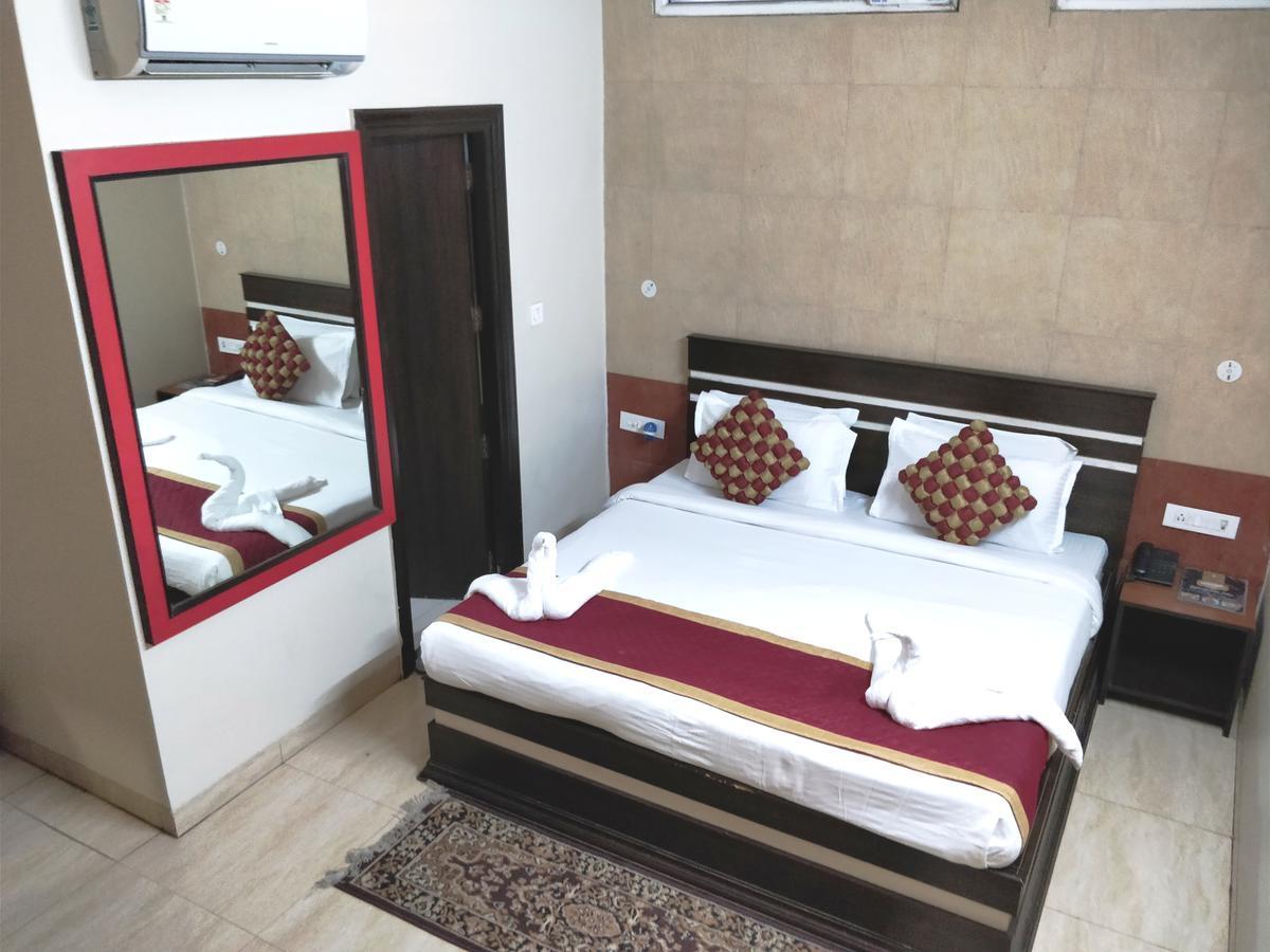 Hotel Jinendra Palace Džajpur Exteriér fotografie