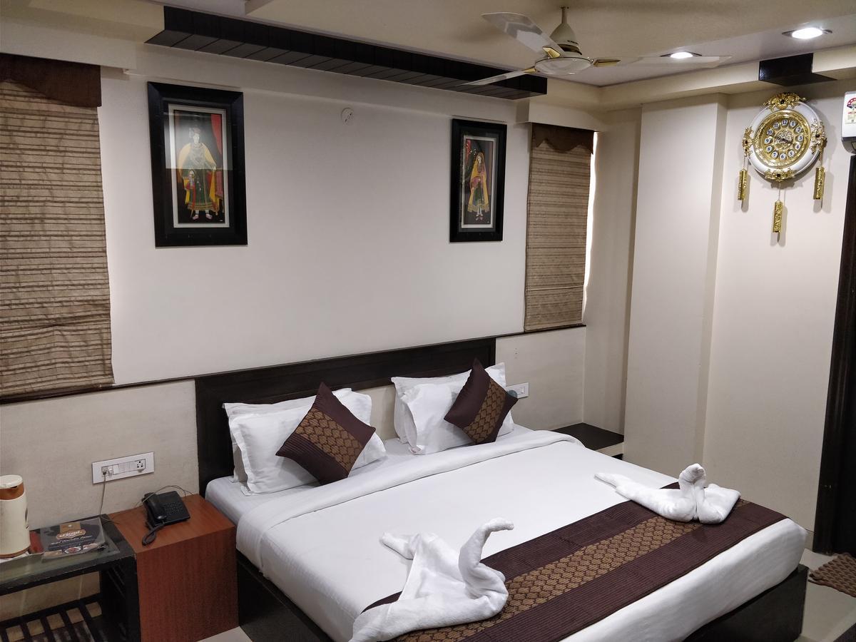 Hotel Jinendra Palace Džajpur Exteriér fotografie